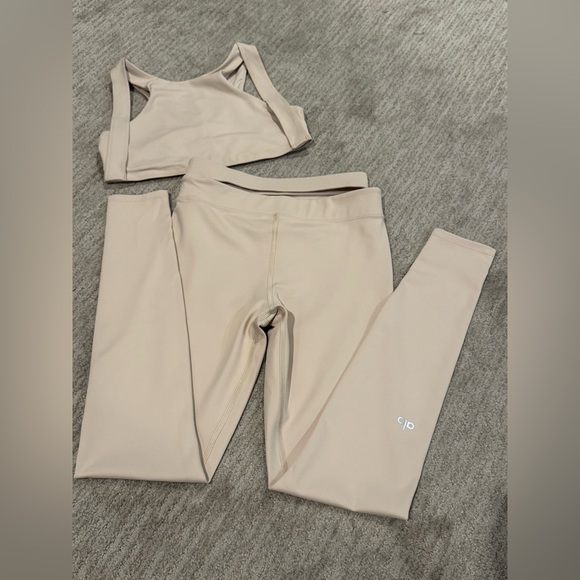 Alo Yoga Set - Picture 6 of 7